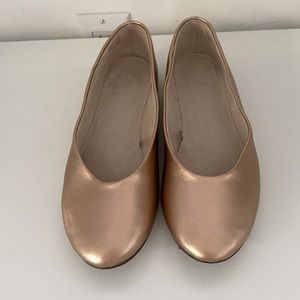Very pretty rose gold leather flats GAP size 8.5